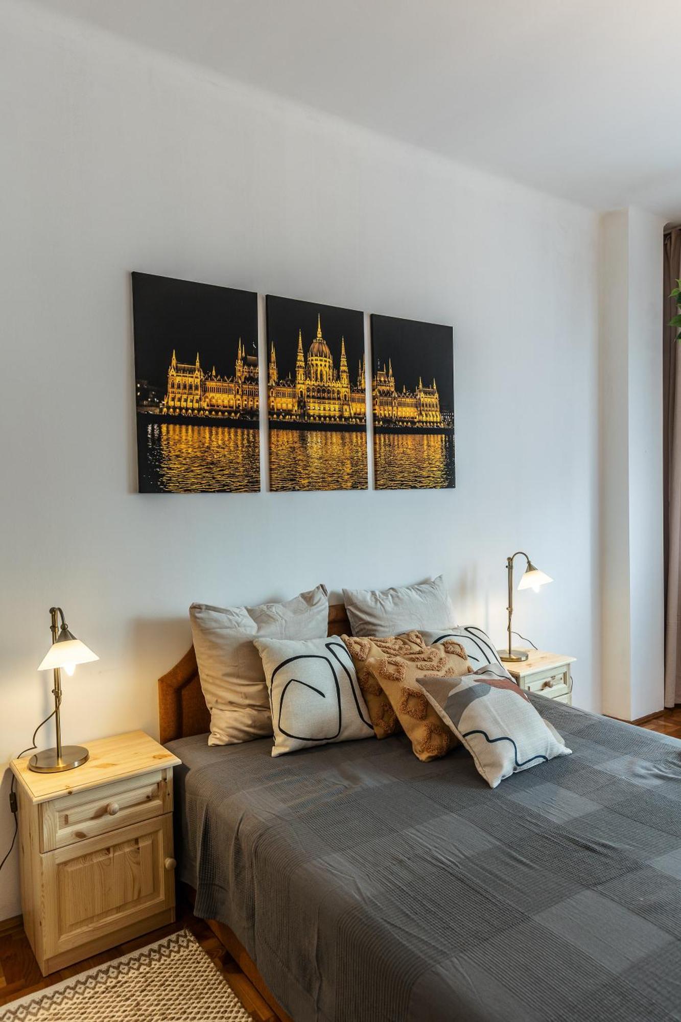 Bright & Spacious Riverside Apartment With Balcony Budapest Extérieur photo