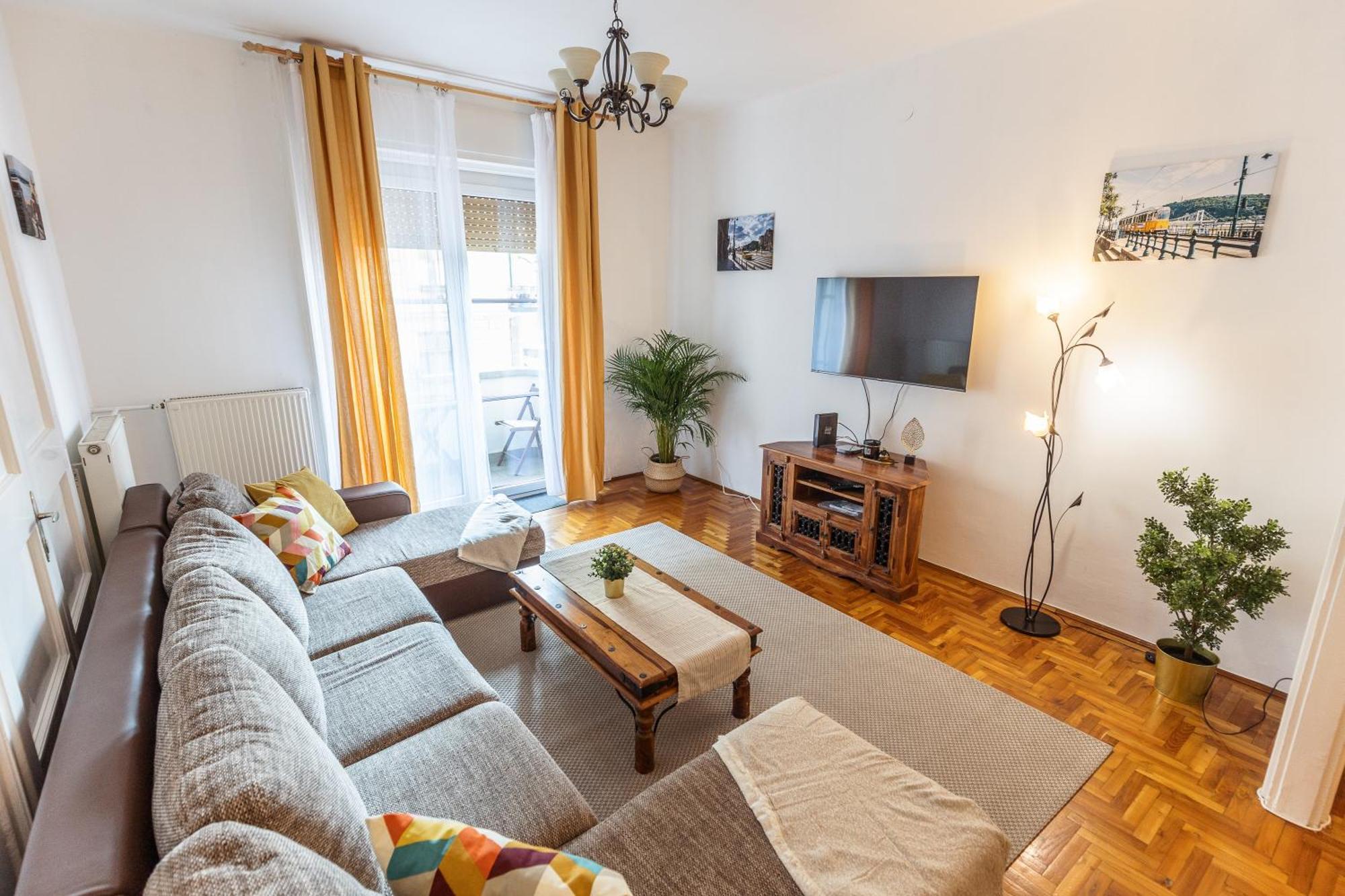 Bright & Spacious Riverside Apartment With Balcony Budapest Extérieur photo
