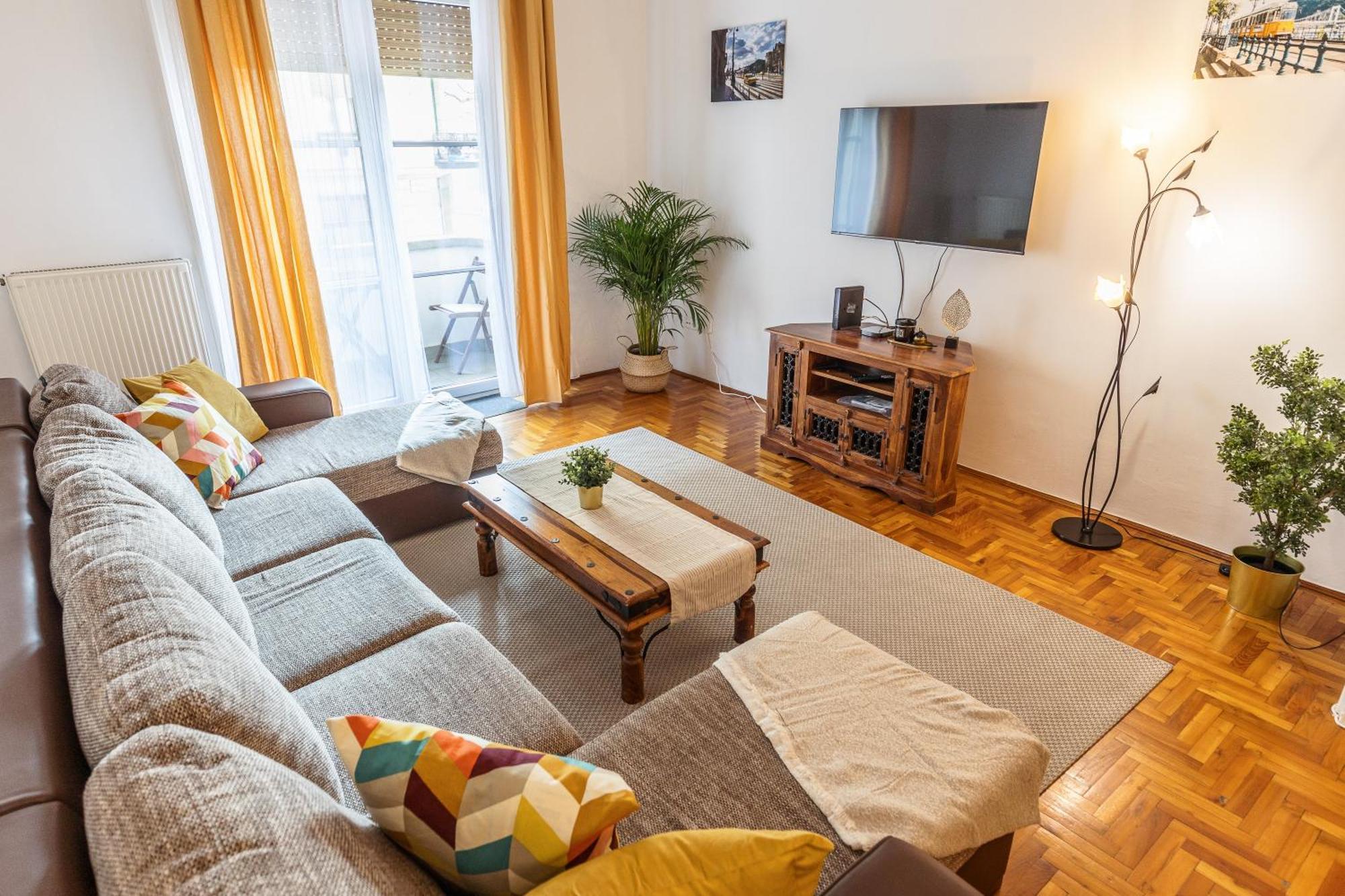 Bright & Spacious Riverside Apartment With Balcony Budapest Extérieur photo